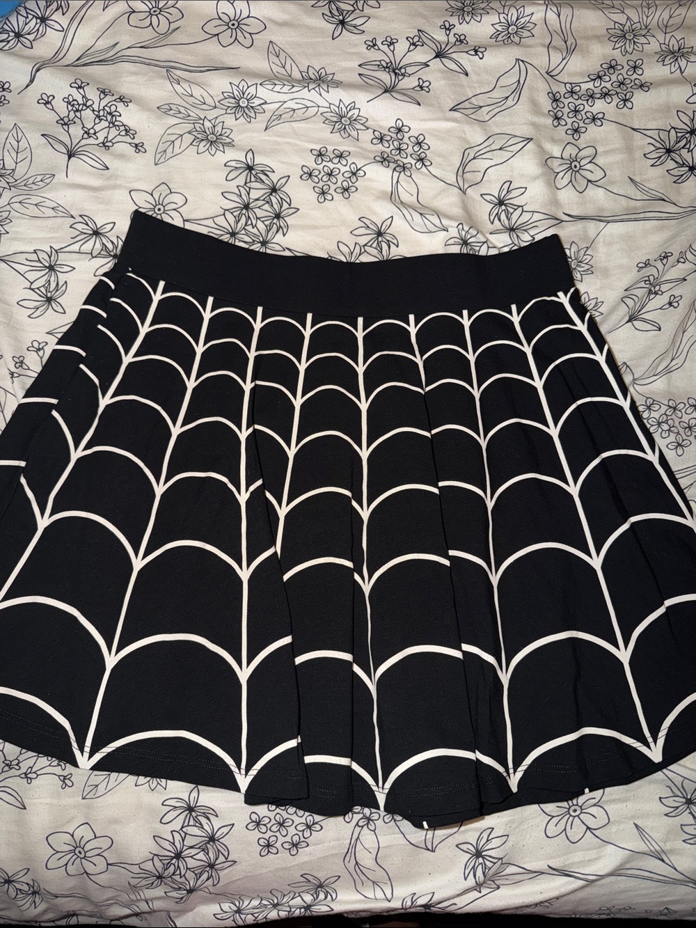 Black and White Graphic Pleated Skirt - Women's Kreepsville